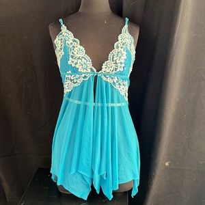 Mesh lace blue top